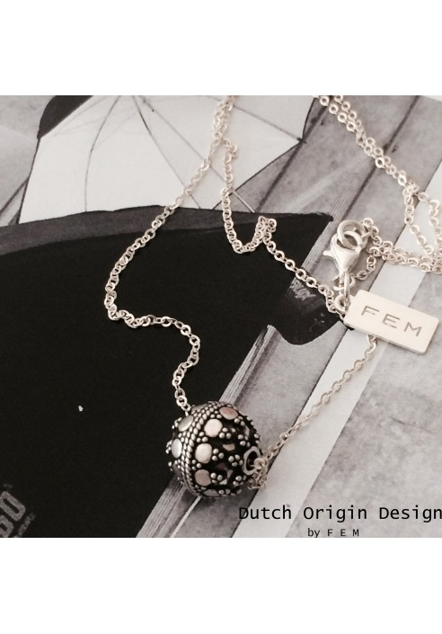 Necklace: Pretty & Precious  €79,-