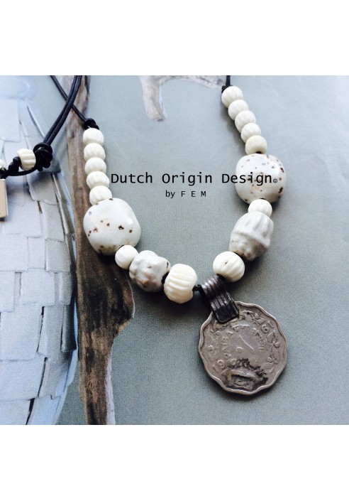 Necklace: Easy Grey €79,-